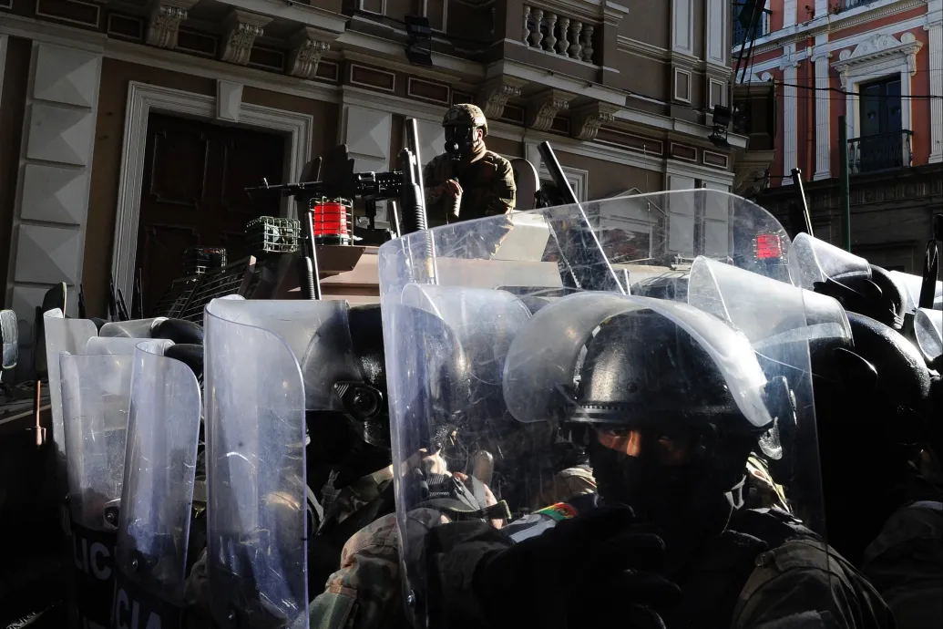 A leverése után csak még több kérdést vetett fel a háromórás puccskísérlet Bolíviában