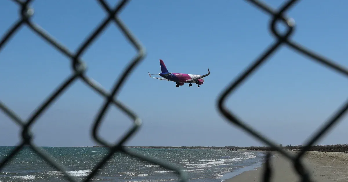 Az időjárásra és a légi irányításra tolja a felelősséget a Wizz Air az elmúlt időszak késései miatt