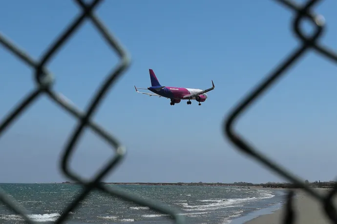 Az időjárásra és a légi irányításra tolja a felelősséget a Wizz Air az elmúlt időszak késései miatt