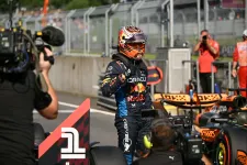 Hajszállal, de megszerezte a sprintfutam első helyét Verstappen Ausztriában