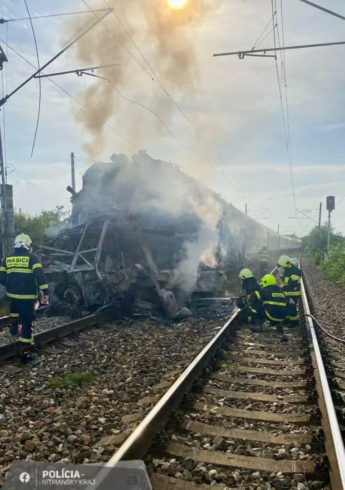 A balesetet szenvedett vonat 2024. június 27-én Érsekújvár közelében – Fotó: Handout / Slovak police via AFP 
