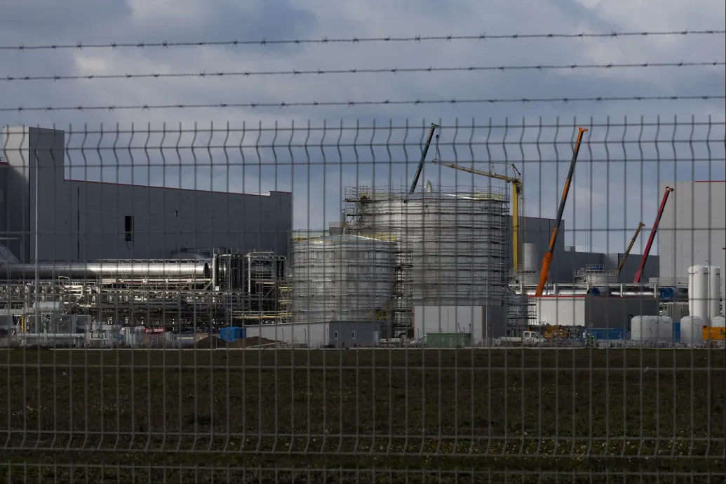 Két hónappal a kirúgások után újra toboroznak az SK iváncsai gyárában