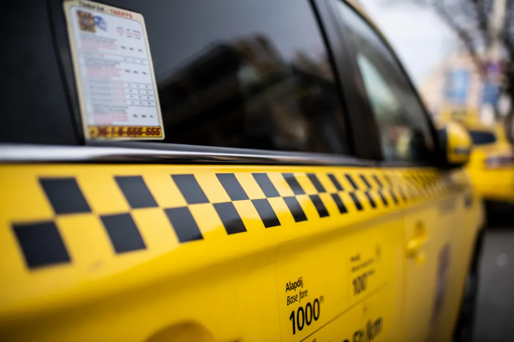 Ittas fiatal nőkre vadászott Budapesten egy áltaxis, egy lányt megerőszakolt, kettőt zaklatott