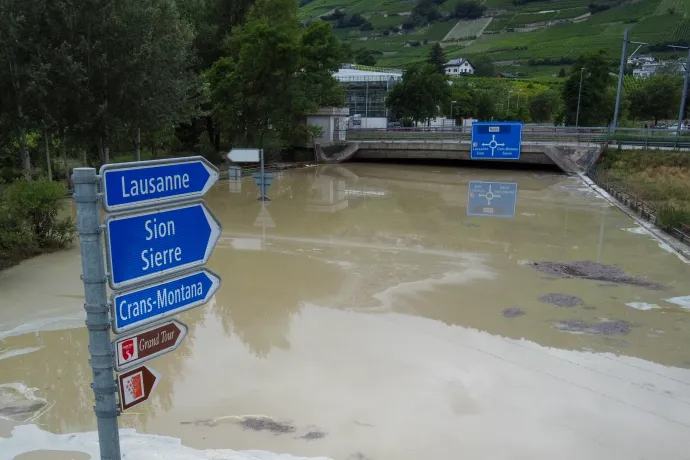 Halálos áldozatai is vannak a heves esőzések okozta földcsuszamlásoknak Svájcban