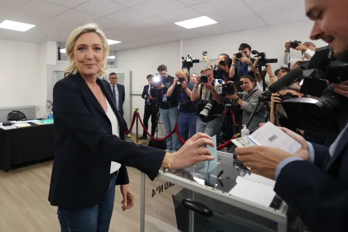 Marine Le Pen szavazott a nemzetgyűlési választások első fordulójában 2024. június 30-án – Fotó: Francois Lo Presti / AFP