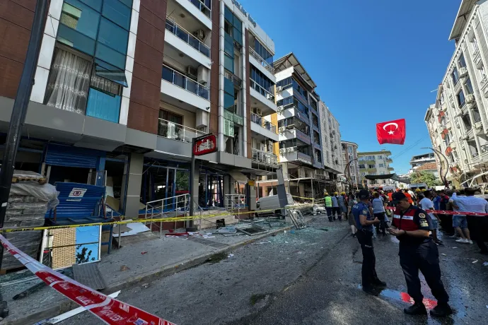 Többen meghaltak egy étteremben történt gázrobbanásban a törökországi Izmirben