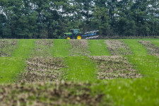 Újra rengeteg földet ad el az állam, ki jár vele jól?