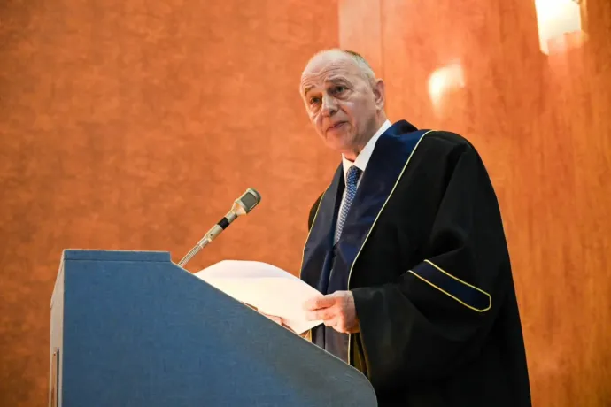 PressOne: Mircea Geoană a doktori dolgozatának jelentős részét plagizálta