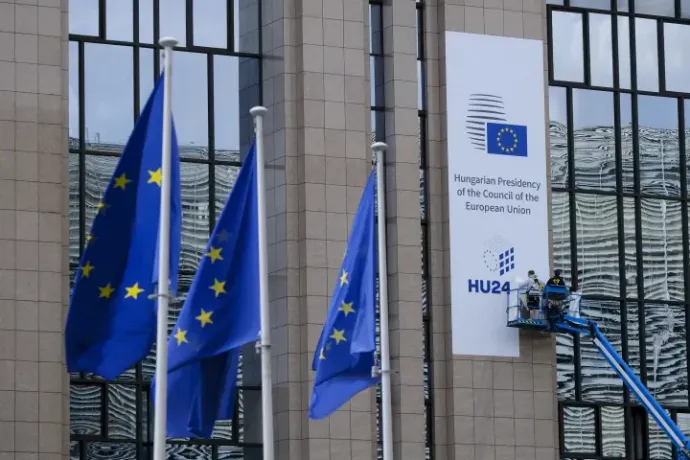 The sign on the building of the Council of the European Union in Brussels being replaced on 1 July 2024 – Photo: Alexandros Michailidis / European Union