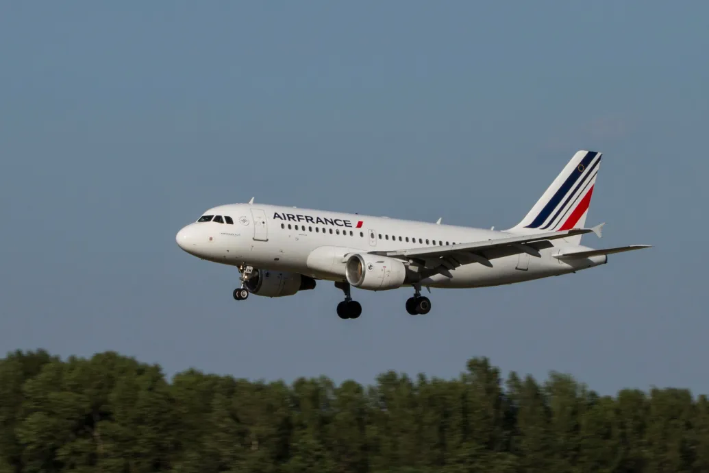 Újabb készenlét Ferihegyen: műszaki hiba miatt tűzoltók vártak egy gépet