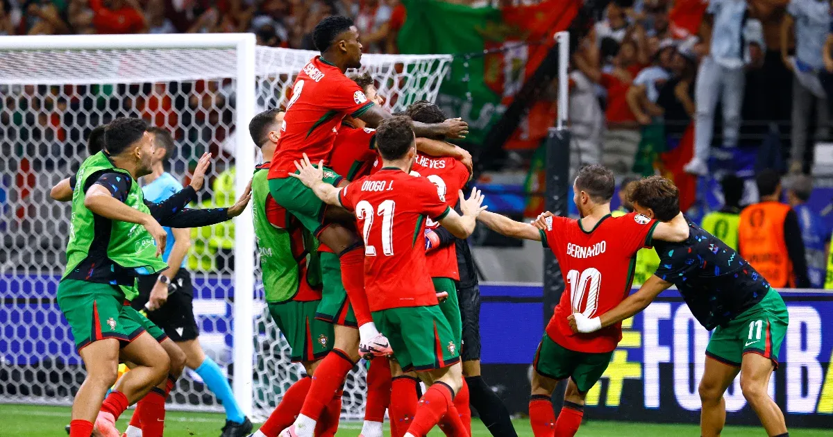 C.  Ronaldo falló un penal, luego mejoró y Portugal eliminó a Eslovenia en los penaltis