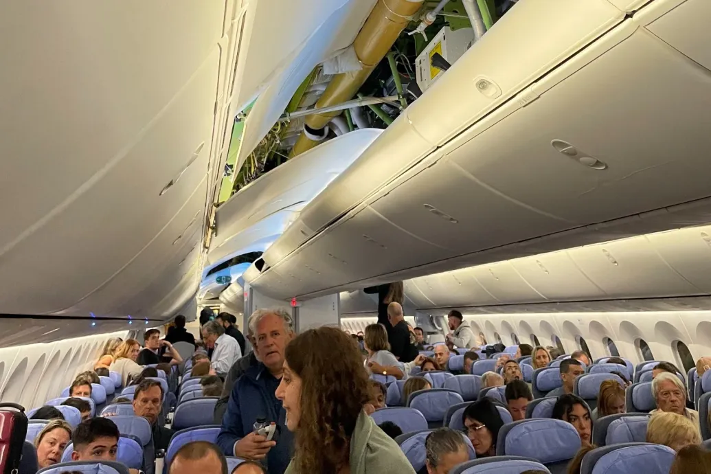 Harmincan megsérültek, egy utas a csomagtárolóba repült az Air Europe turbulenciába került gépén