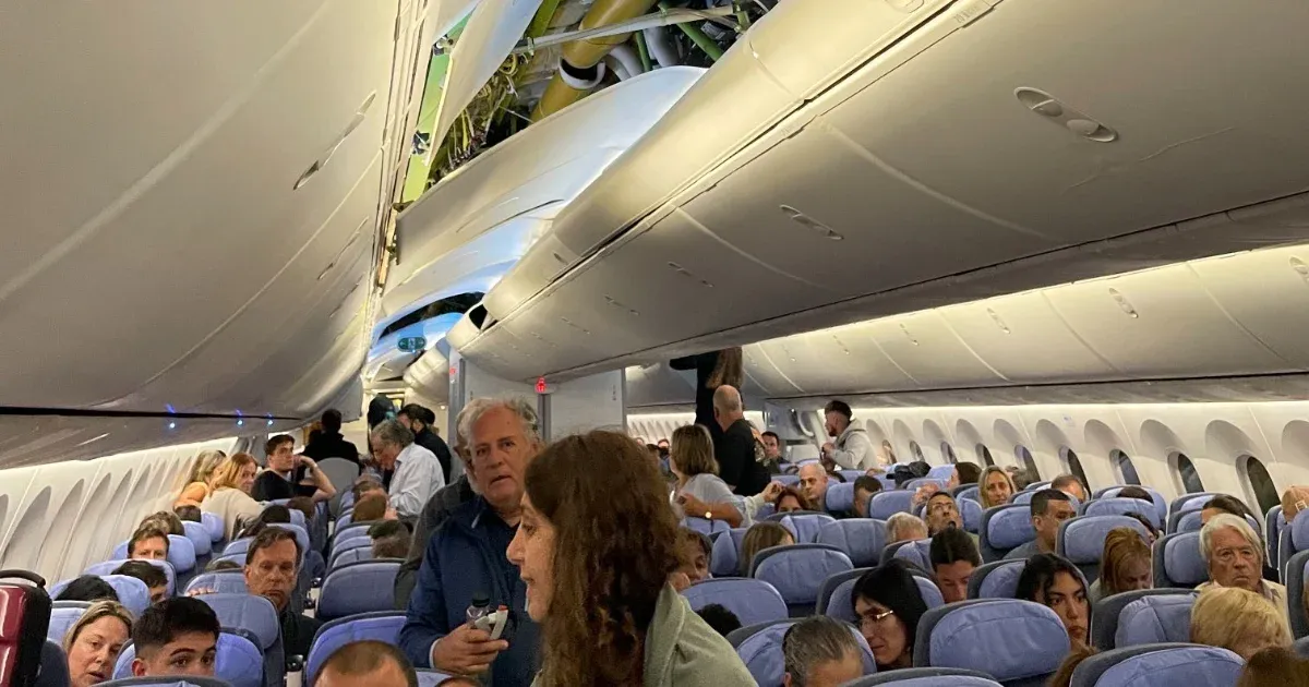 Harmincan megsérültek, egy utas a csomagtárolóba repült az Air Europe turbulenciába került gépén