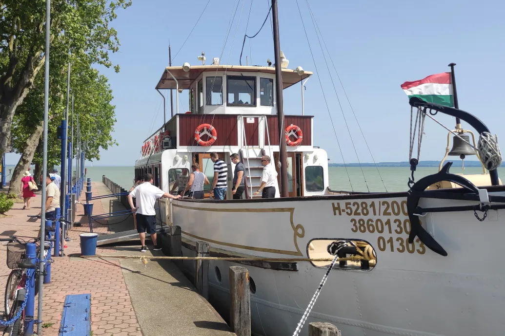 Két olyan hajó is úszik a Balatonon, amelynek izgalmasabb a története, mint egy kalandregény