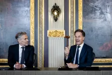 A hónapokig tartó tárgyalások után letette az esküt az új holland kormány
