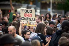 Puccsot és becstelenséget emleget a visszalépések miatt a francia szélsőjobb