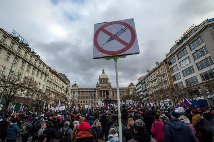 Tényleg kimutatta egy tanulmány, hogy a többlethalálozások 73 százalékáért a koronavírus-vakcinák felelősek?