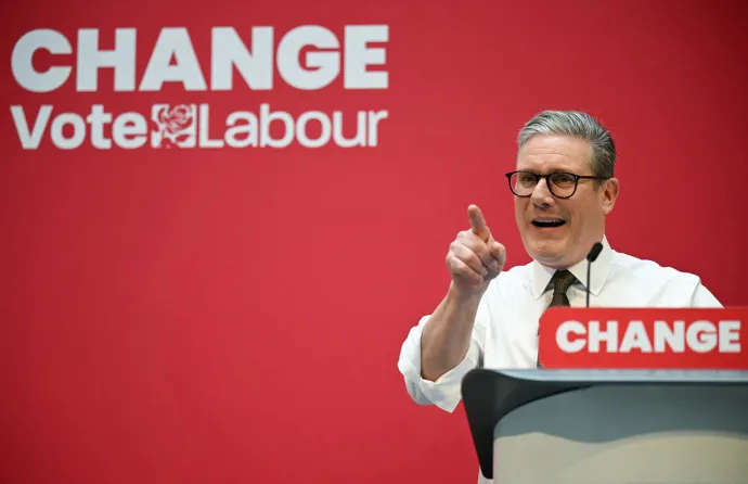 Keir Starmer speaks at a Labour campaign event – Photo: Oli Scarff / AFP 