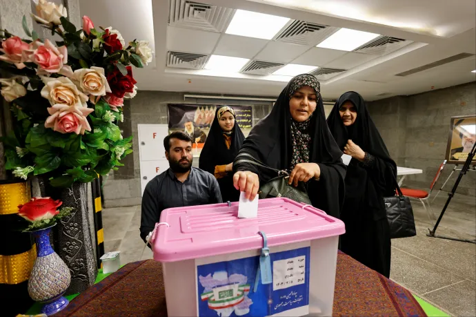 Az iráni elnökválasztás első fordulóját a reformer jelölt nyerte, de a másodikban ellenfele az esélyesebb