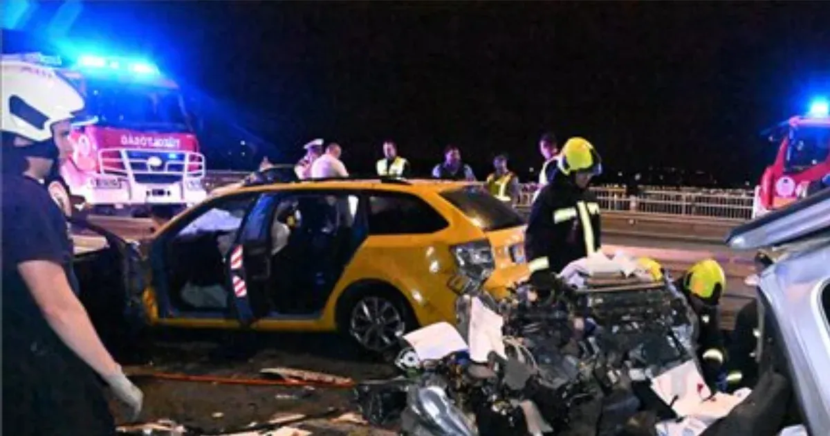 Árpád hídi baleset: a vétlen taxi két utasát súlyos állapotban szállították kórházba