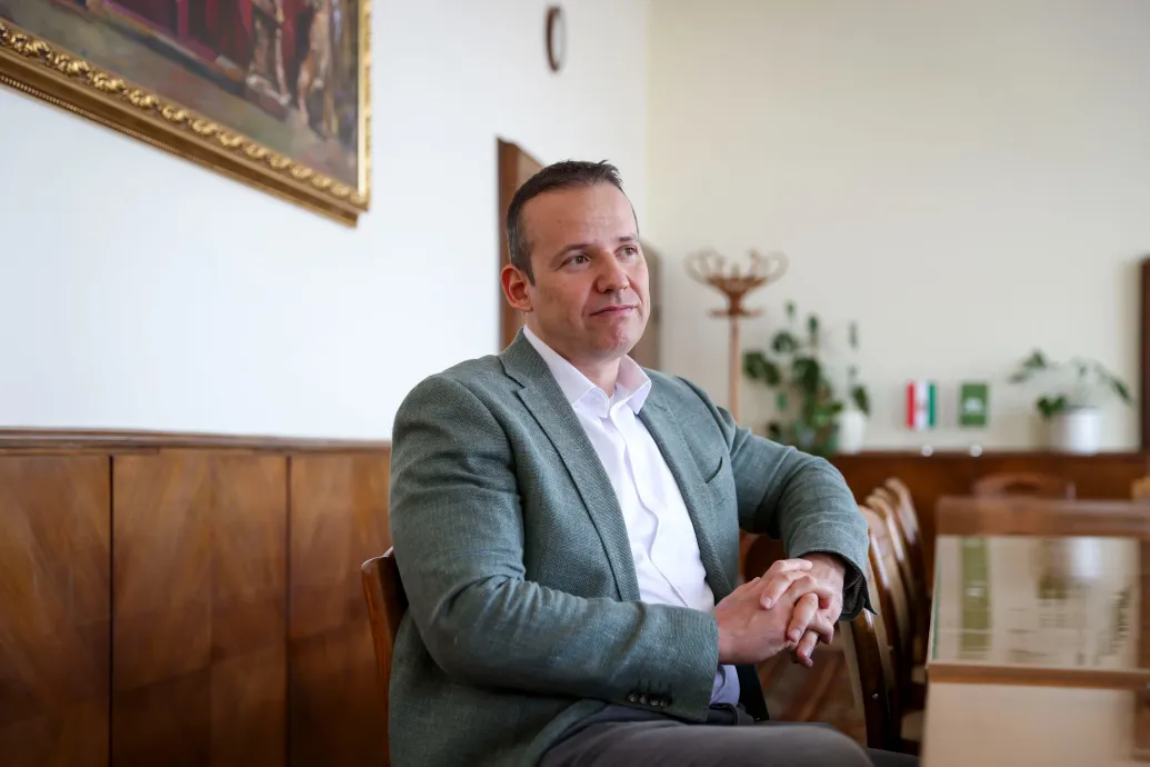 Toroczkai László: A kormánynak az a célja, hogy jöjjenek migránsok, különben nem tudnák velük riogatni az M1 híradójában a Budapesten élő nyugdíjasokat