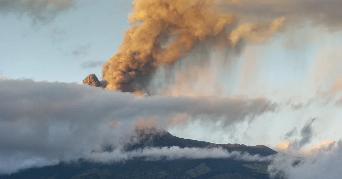 The Catania airport was temporarily closed due to the eruption of Mount Etna