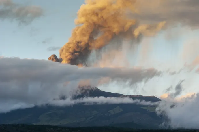 Az Etna kitörése miatt egy időre lezárták a cataniai repteret