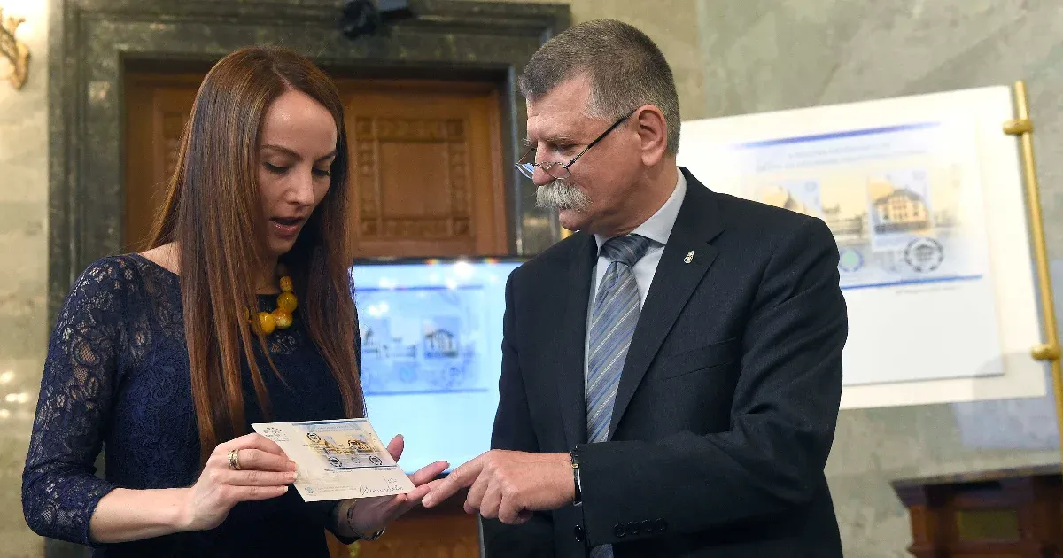 A parlamenti imacsoportot és az internetes bélyeggyűjtőket is támogatja Kövér László