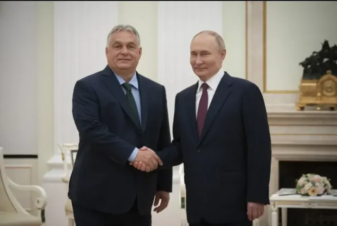 Prime Minister Viktor Orbán and Russian President Vladimir Putin shake hands before their meeting in Moscow on 5 July 2024 – Photo by Vivien Cher Benko / Prime Minister's Press Office / MTI