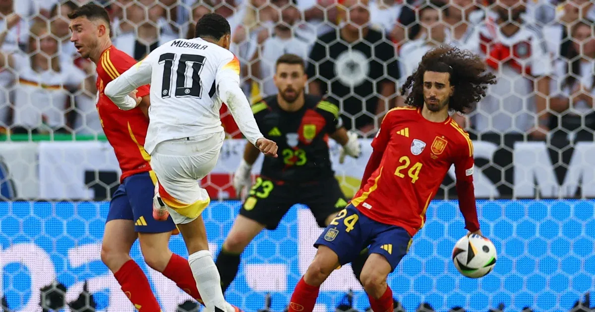 Ezért nem ítélt tizenegyest a bíró a spanyol védő kezezése után az Eb-n