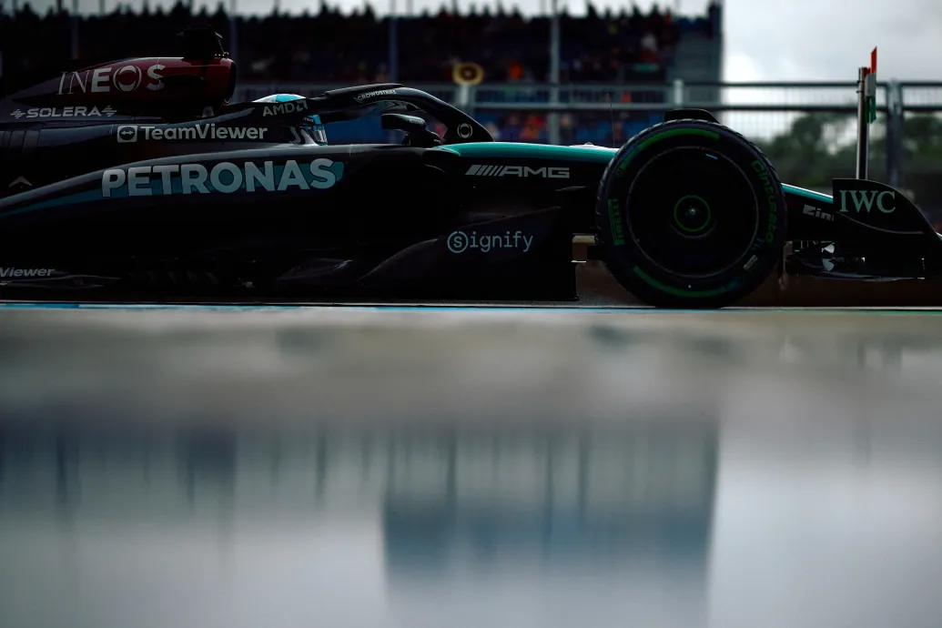 Erre senki nem számított: kettős Mercedes-győzelem a Brit Nagydíj időmérőjén, három brit az élen