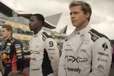 Kijött az első teaser az F1 filmhez, amiben Brad Pitt világbajnoki címre szomjazó pilótát alakít