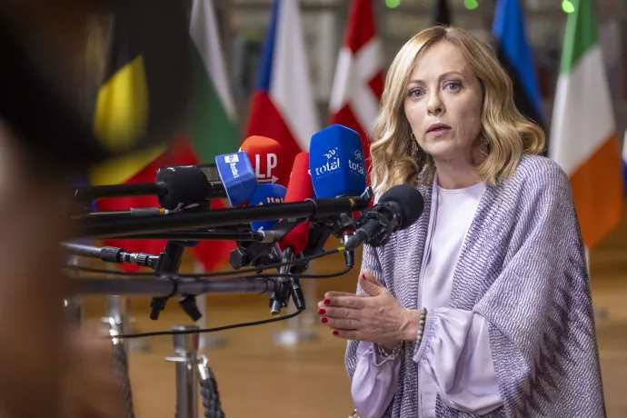 Giorgia Meloni olasz kormányfő és az ECR elnöke az állam- és kormányfők brüsszeli találkozója után 2024. június 27-én – Fotó: Diego Ravier / Hans Lucas / Hans Lucas via AFP