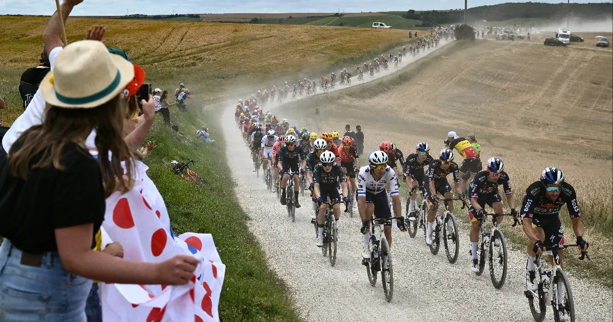 Harminckét kilométeren keresztül nyelték a port a bringások a Tour de France murvás szakaszán