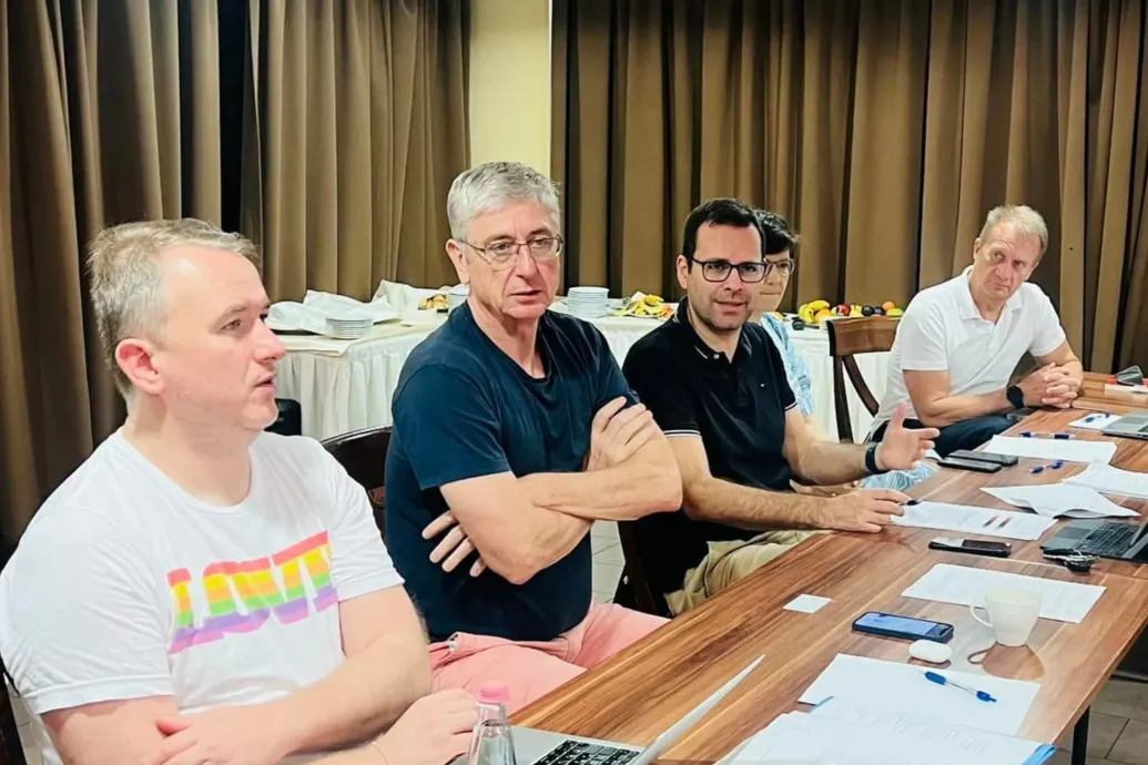 444: Hivatalos útmutatást kaptak a DK képviselői a vitákhoz, miért nem felelős Gyurcsány, és miért is nem mond le