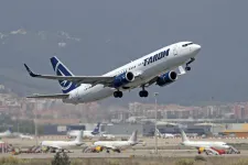 Beteget jelentettek a pilóták, 10 járatot törölt a Tarom