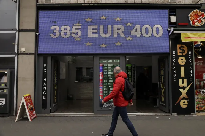 A forint veszítette el értékének legnagyobb részét az euróval szemben a régiós devizák közül 20 év alatt