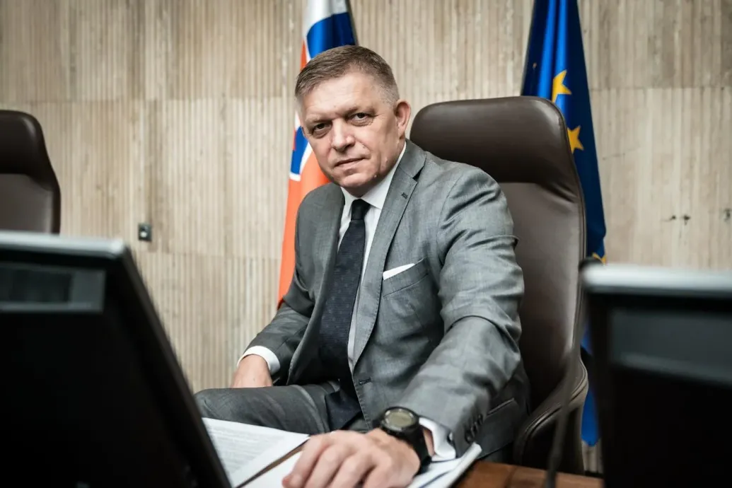 Fico: Kedves progresszív liberális média és ellenzék, sajnálom, hogy túléltem, de visszatértem