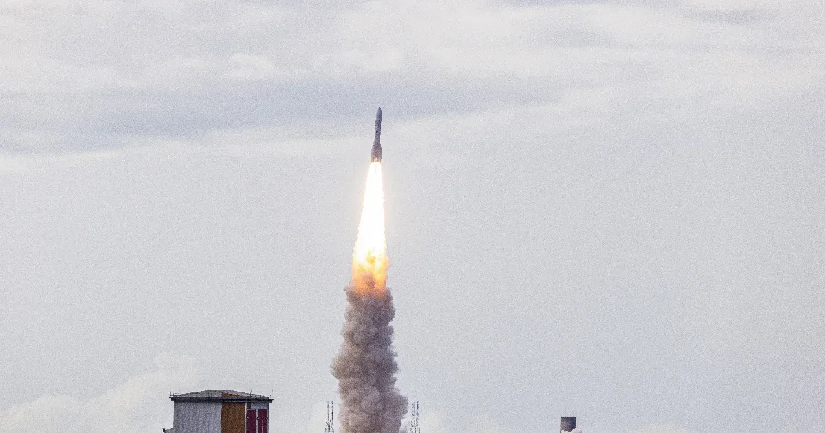 El vehículo de lanzamiento europeo Ariane-6 ha iniciado su vuelo inaugural