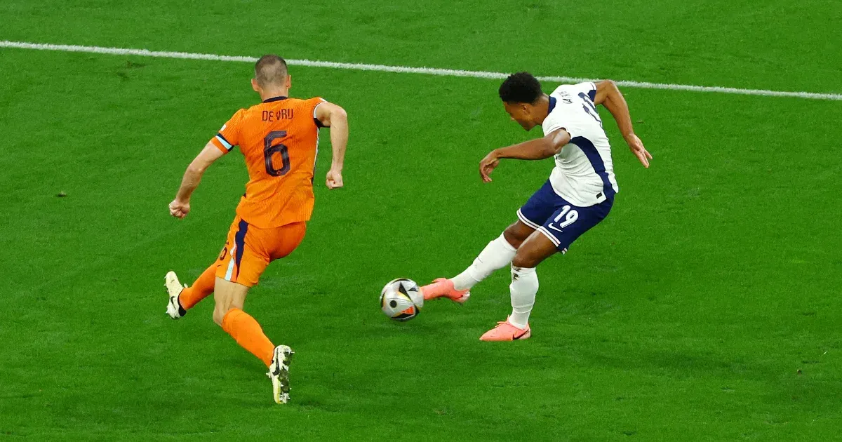 Hollandia-Anglia 1-2