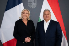 Szédítő pávatáncot hozott, de csak mérsékelten növeli Orbán befolyását az EP jobbra tolódása