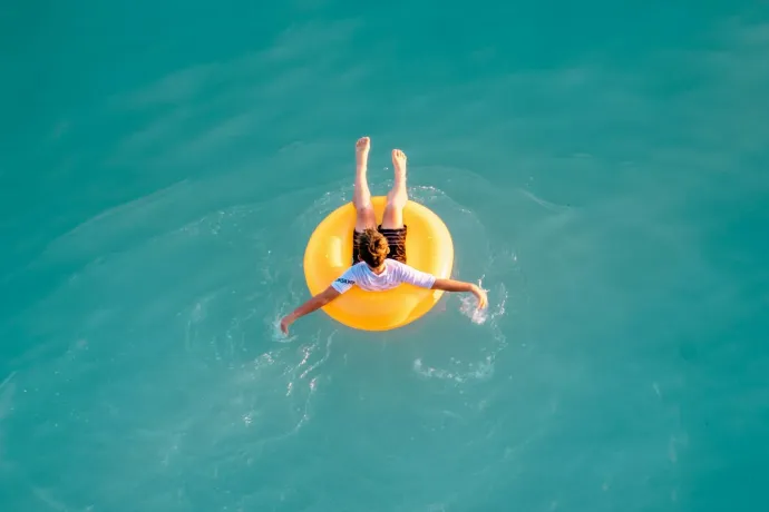 Tovább tombol a kánikula: vörös riasztást adtak ki a hétvégére