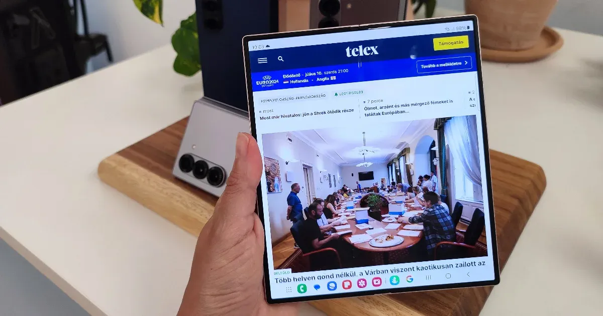 Majdnem egymillió forintot is el lehet költeni a Samsung új hajtogathatós okostelefonjára