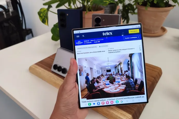 Majdnem egymillió forintot is el lehet költeni a Samsung új hajtogathatós okostelefonjára