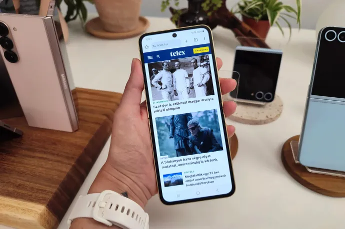 Ilyen a kihajtogatott Flip6 – Fotó: Nagy Nikoletta / Telex