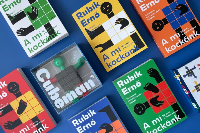 A mi kockánk című Rubik-könyv és a Cube Man – Fotó: Nagy Ákos / Open Books