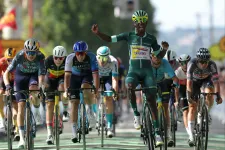 Triplázott Biniam Girmay, aki első fekete-afrikai bringásként nyert szakaszt a Tour de France-on