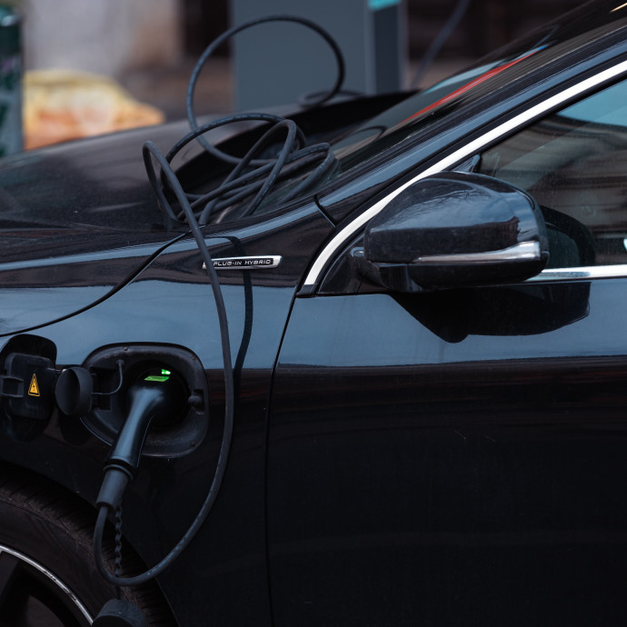 Jobban megéri elektromos autóval a napelemes program, amelyre 32 ezren jelentkeztek?