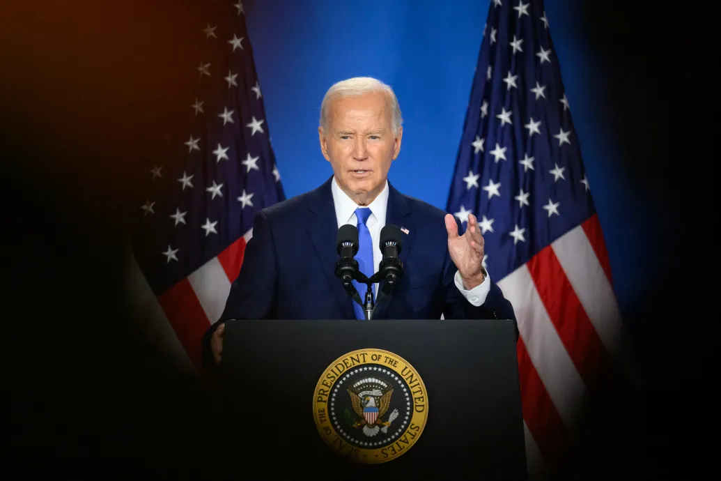 Joe Biden új ukrajnai segélycsomagot jelentett be, megerősítette, hogy nem lép vissza, majd összekeverte az alenökét Trumppal
