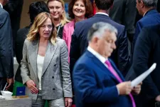 Találj valakit, aki úgy néz rád, mint Meloni Orbánra!